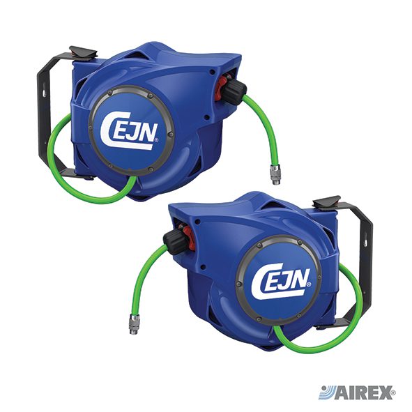 Avvolgitubo automatico di sicurezza Cejn con scocca blu e tubo Hi-Vis verde fluorescente per officine moderne. AIREX